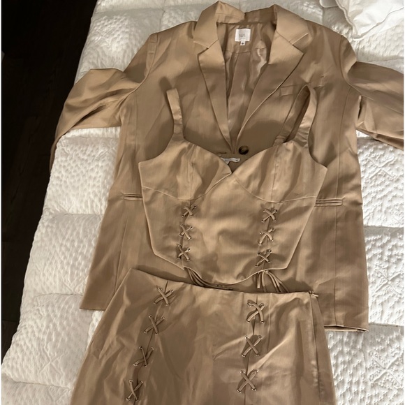 3 piece suit BRAND NEW - Picture 1 of 5